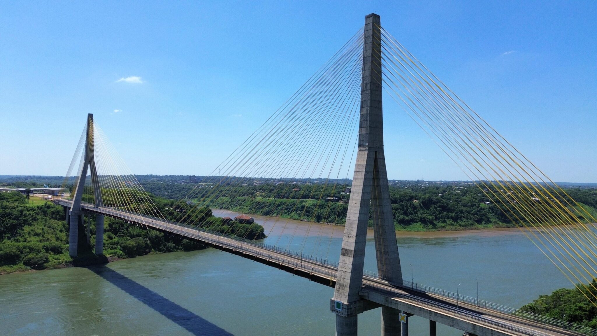 El Puente de la Integración suma a los buses turísticos en su cronograma de apertura gradual